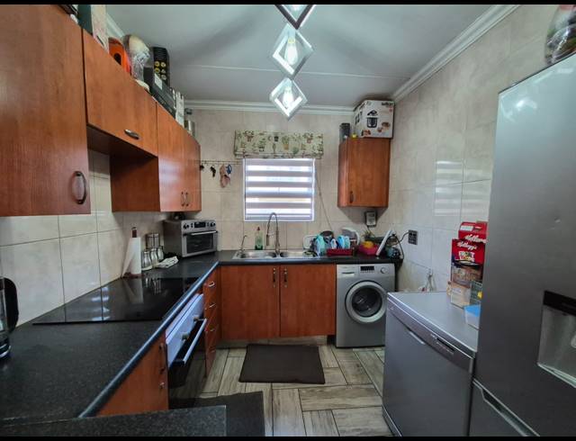 2 BEDROOM APARTMENT FOR SALE IN PARKRAND